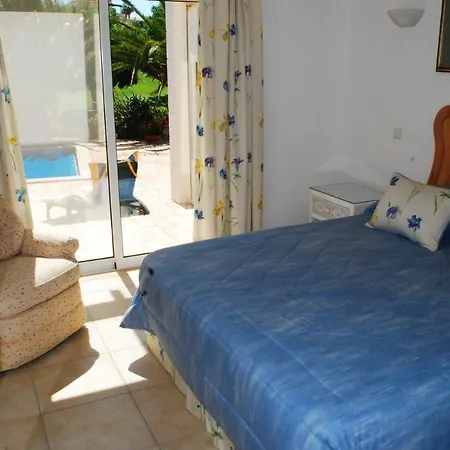 Carvoeiro Sleeps 6 With Pool And Air Con * Carvoeiro