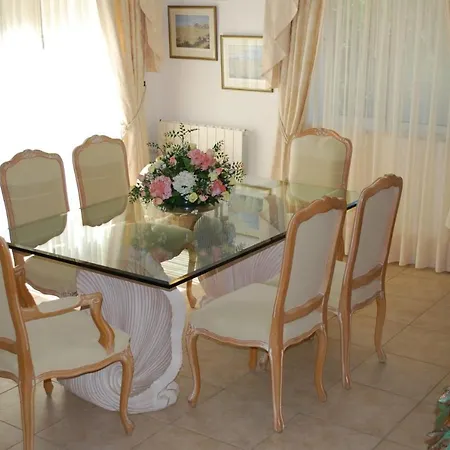 Carvoeiro Sleeps 6 With Pool And Air Con Carvoeiro