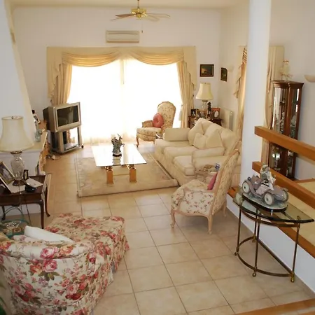 Вилла Carvoeiro Sleeps 6 With Pool And Air Con